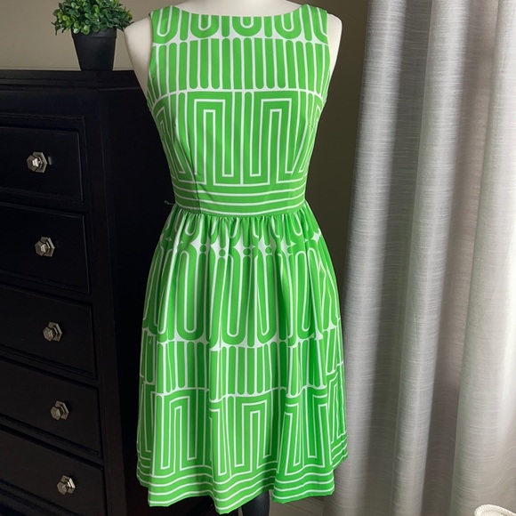 Trina Turk Dresses & Skirts - Trina Turk fit and flare green garden dress women’s size 2